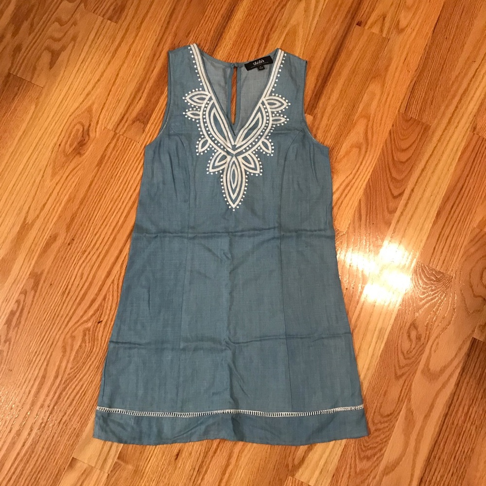 Sleeveless shift dress